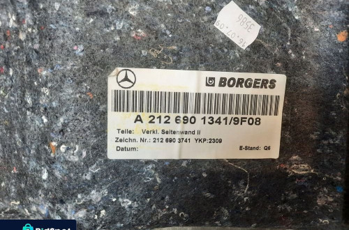 BOCZEK BAGAŻNIKA LEWY MERCEDES W212 EUROPA SEDAN