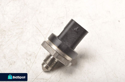 BMW F20 1.5 CZUJNIK CIŚNIENIA PALIWA 8643665