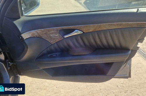 MERCEDES W211 BOCZEK DRZWI PRAWY PRZÓD