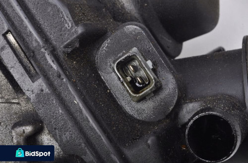 VOLVO C30 2.5 T5 OBUDOWA FILTRA OLEJU 31338685