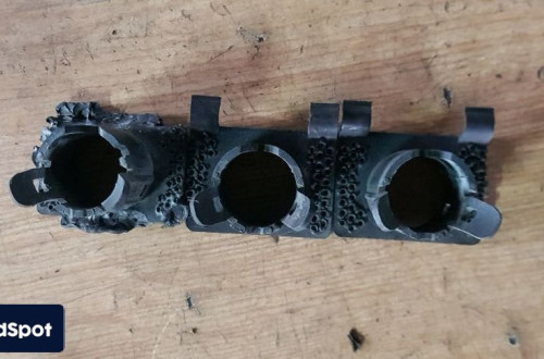 BMW E60 E61 KOSZYCZEK MOCOWANIE CZUJNIKA  7056871