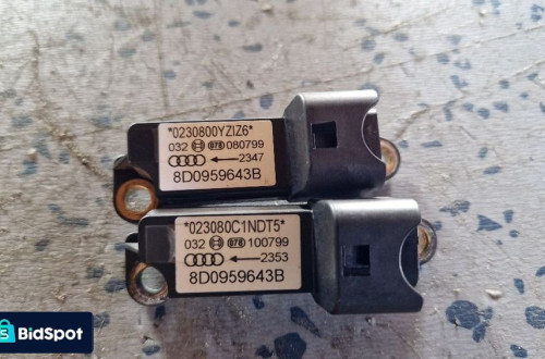 AUDI A4B5 LIFT CZUJNIK UDERZENIA BOCZNEGO 8D0959643B