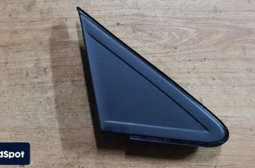 FORD FOCUS MK II ZAŚLEPKA TRÓJKĄT PRAWY PRZÓD 4M51-A16003-A