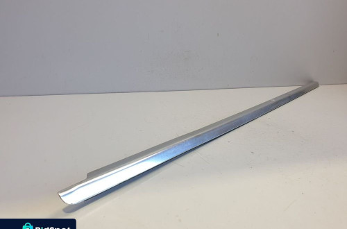 Mercedes W207 Coupe PRAWA LISTWA ZGARNIAJĄCA Chrom