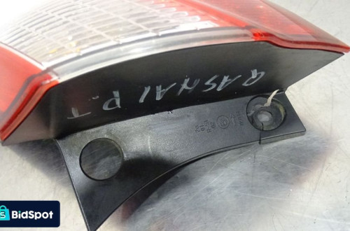 LAMPA PRAWA TYLNA NISSAN QASHQAI I LIFT