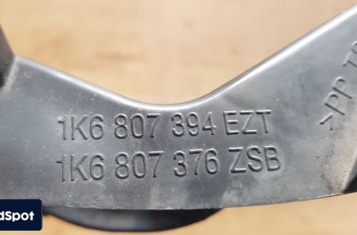 VOLKSWAGEN GOLF V ŚLIZG ZDERZAKA PRAWY TYŁ 1K6807394