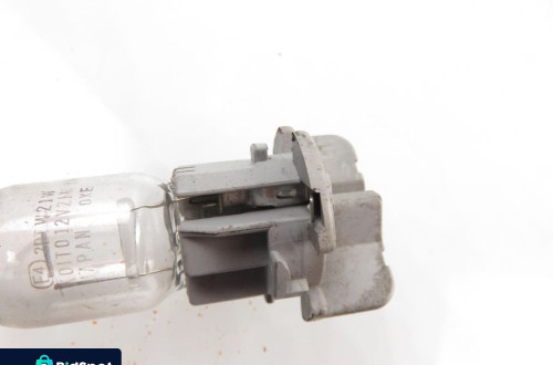 WKŁAD LAMPY PRAWY TYŁ TOYOTA YARIS I (P1)