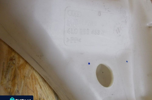 ZBIORNICZEK PŁYNU SPRYSKIWACZY AUDI Q7 4L0955458