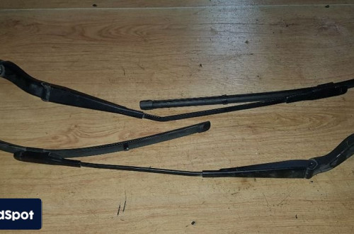 MERCEDES A KLASA W169 RAMIĘ WYCIERACZKI KOMPLET