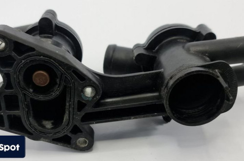 OBUDOWA TERMOSTATU VW TOURAN 1.4 TSI 03C121121D