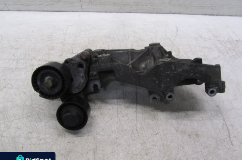 renault trafic łapa alternatora  8200537320