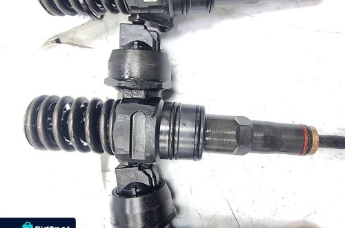 WTRYSKIWACZ VOLKSWAGEN GOLF V 038130073AG