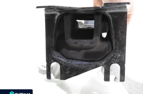 ŁAPA PODUSZKA SKRZYNI LEWA SANDERO II 1.0 SCE