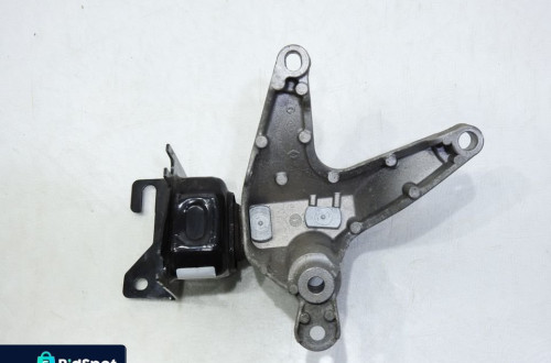 ŁAPA PODUSZKA SKRZYNI LEWA SANDERO II 1.0 SCE