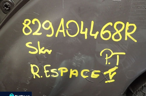 ESPACE V TAPICERKA BOCZEK DRZWI PRAWY TYŁ 829A04468R