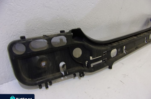 ŚLIZG ZDERZAKA ŚRODKOWY BMW E60 51127056343