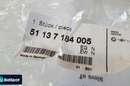 USZCZELKA LEWA LISTWY SZYBY CZOŁOWEJ BMW E90 E91