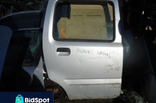 SUZUKI WAGON DRZWI PRAWY TYŁ TYLNE
