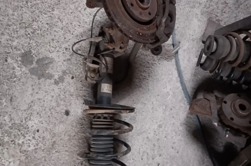peugeot 307 2.0hdi zwrotnica piasta amortyzator zacisk przod przedni lewy