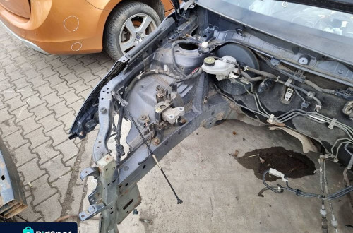 ĆWIARTKA PRAWA PRZÓD TOYOTA AVENSIS T27