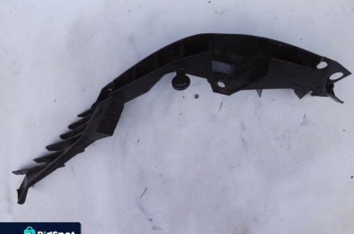 ŚLIZG ZDERZAKA  TYŁ GOLF IV WERSJA 5 DRZWI LEWY