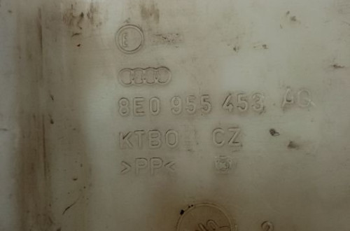 ZBIORNICZEK SPRYSKIWACZY AUDI A4 B6