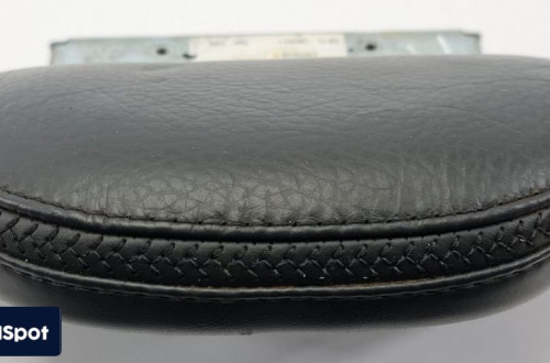 ZAGŁÓWEK PRAWY TYŁ VOLVO XC70 1357618