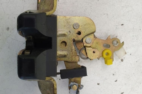 Mitsubishi Space Star ZAMEK TYLNEJ KLAPY tył