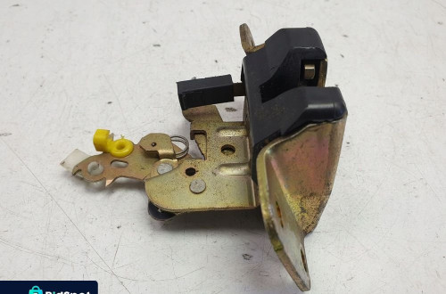 Mitsubishi Space Star ZAMEK TYLNEJ KLAPY tył