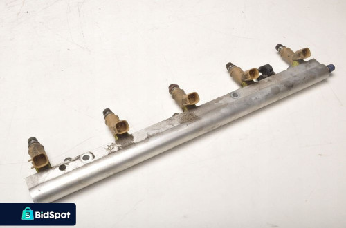 VOLVO V50 2.4 B LISTWA WTRYSKOWA WTRYSK 8627815