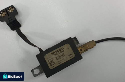 WZMACNIACZ ANTENY LEWY TYŁ VOLVO XC90 30752098