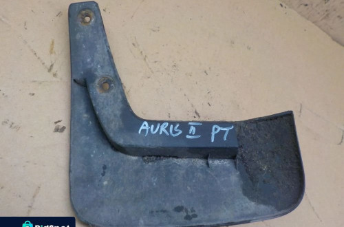 TOYOTA AURIS II CHLAPACZ PRAWY TYŁ
