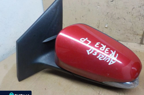 TOYOTA AURIS II 1.33 B LUSTERKO LEWE LUB PRAWE TR3R3 UK