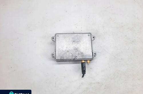 WZMACNIACZ ANTENY AUDI Q7 4L A6 A4 8J0035456