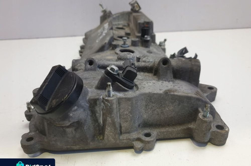 Lexus IS250 IS 250 2.5 V6 POKRYWA ZAWORÓW