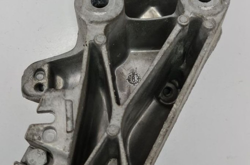 ŁAPA SILNIKA BMW 1 E81 2.0 B 6776529