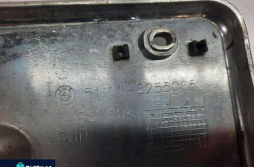 LISTWA POD TABLICE REJESTRACYJNĄ RAMKA LISTWA BMW E46 8255005