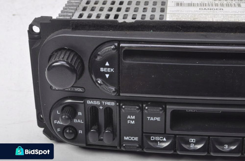 CHRYSLER GRAND VOYAGER IV RADIO P56038555AL