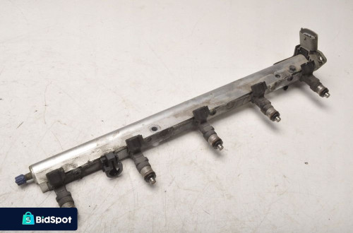 VOLVO C30 2.5 T5 LISTWA WTRYSKOWA WTRYSK 30757534