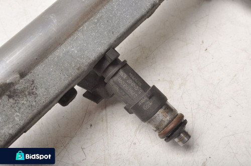 VOLVO C30 2.5 T5 LISTWA WTRYSKOWA WTRYSK 30757534