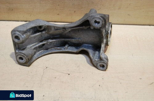 ŁAPA WSPORNIK SILNIKA PRAWY 8E0399114H AUDI A4 B7 3.0 TDI