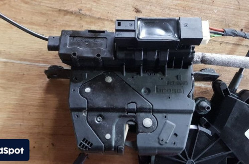 BMW F10 ZAMEK KLAPY TYŁ DOCIĄG  966929