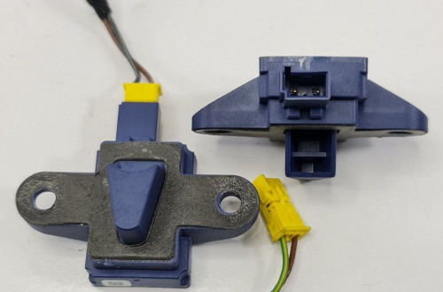 SENSOR UDERZENIOWY MERCEDES W212 A2128205026