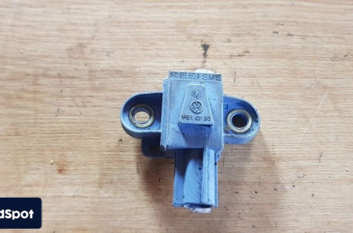VOLKSWAGEN GOLF V CZUJNIK UDERZENIA 1K0955557A