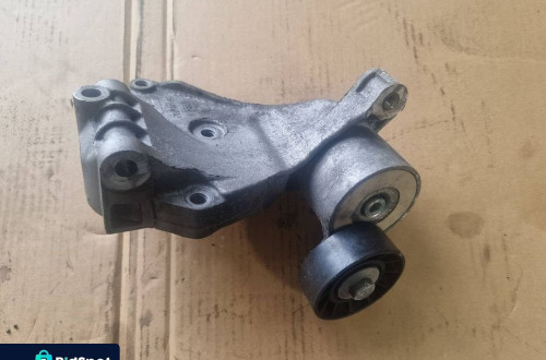 ŁAPA OSPRZĘTU IVECO DAILY 35S18 ALTERNATORA 504115732