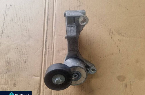 ŁAPA OSPRZĘTU IVECO DAILY 35S18 ALTERNATORA 504115732