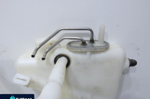 ZBIORNICZEK SPRYSKIWACZY MERCEDES W211 2118600060