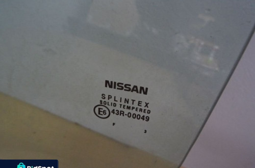 SZYBA BOCZNA DRZWI LEWY TYŁ NISSAN PRIMERA P12 NR569