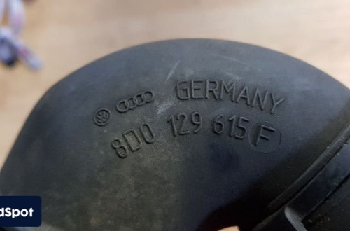VW PASSAT B5 1.9 TDI PRZEWÓD POWIETRZA 8D0129615F