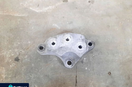 ŁAPA WSPORNIK SKRZYNI 51838161 ALFA GIULIETTA 2.0 JTDM